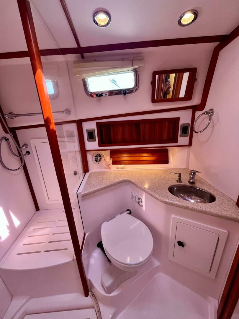 2010 Sabre 40 Sedan - Image 35
