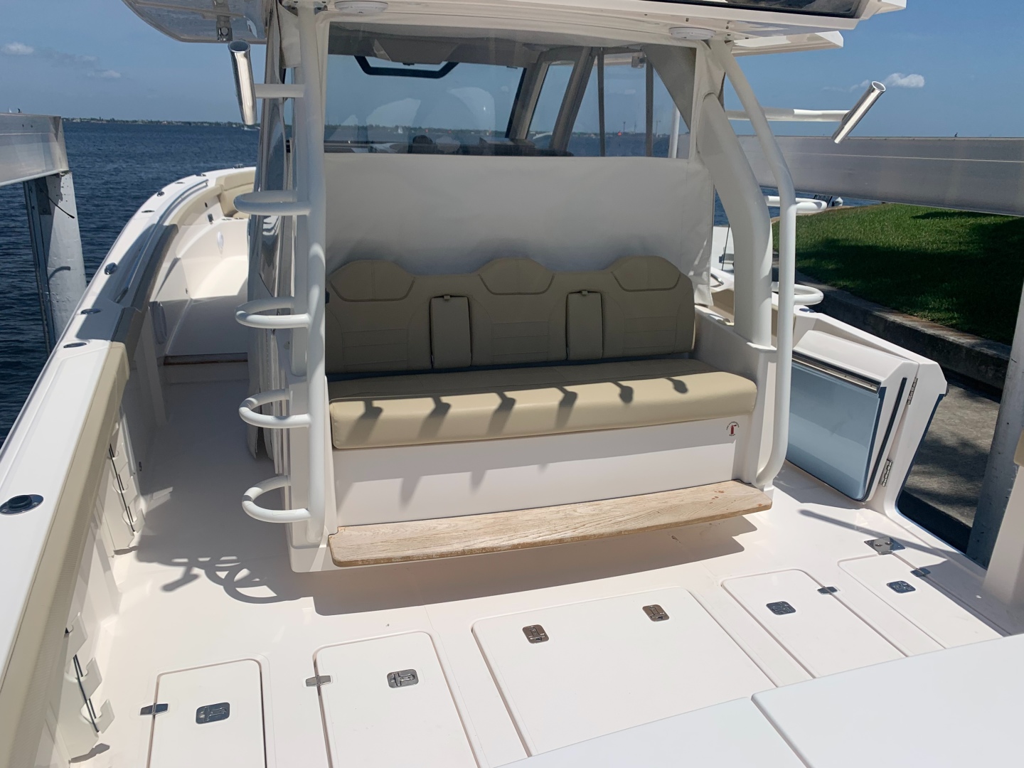 2017 Pursuit S 408 - Image 19