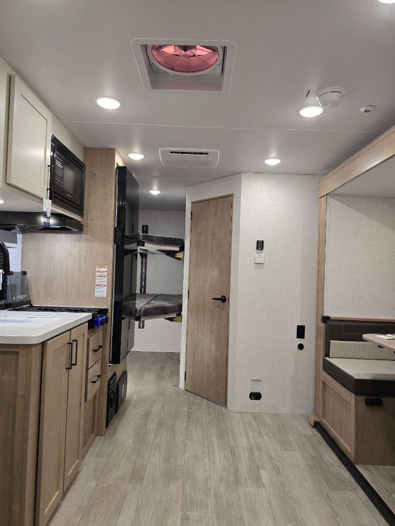 2026 Ember RV E-Series 19ETS - Image 11