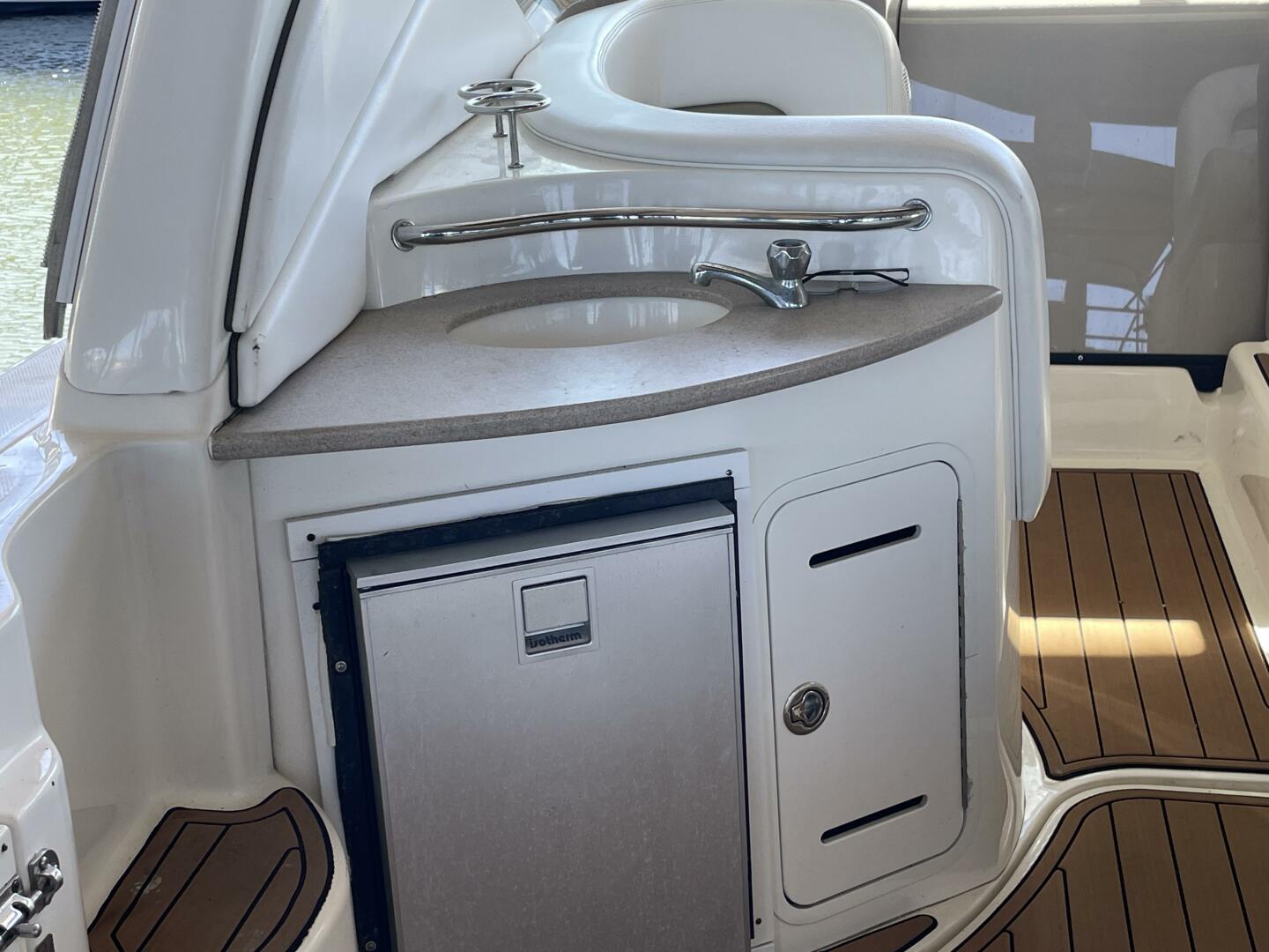 2006 Sea Ray 320 Sundancer - Image 5