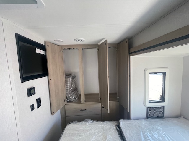 2026 SUNSEEKER 2400 BDSD - Image 13