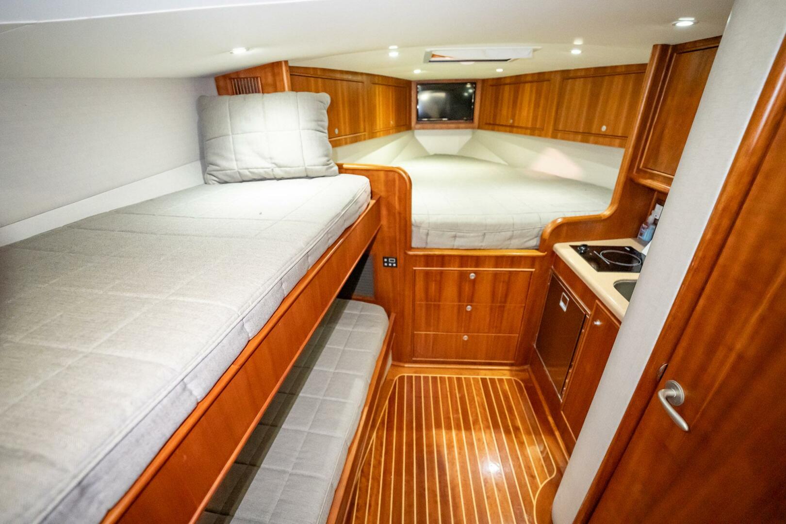 2012 Winter Custom Yachts 38 Express - Image 8