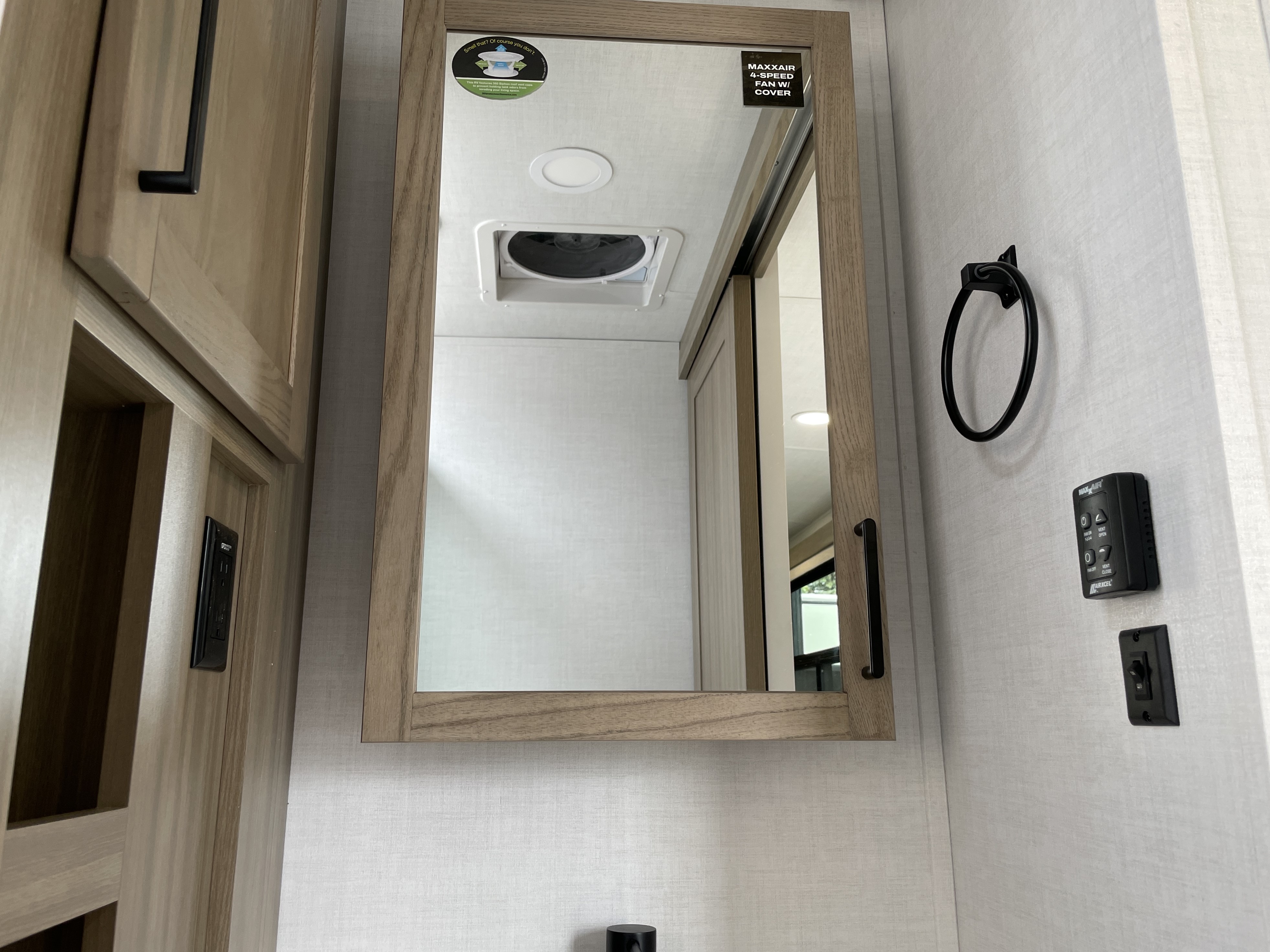 2027 Forest River Rockwood Ultra Lite 2921RL - Image 16