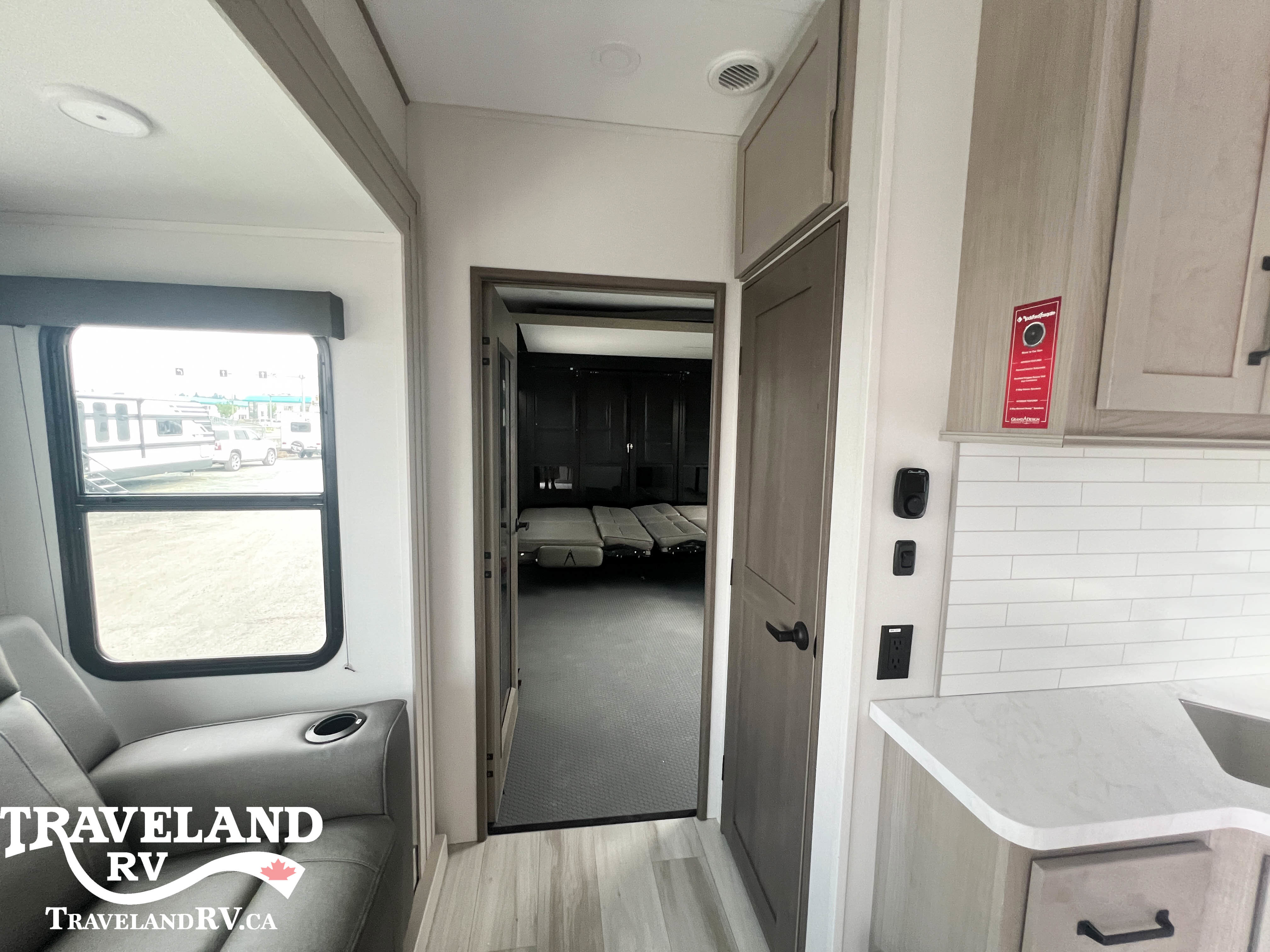 2025 Grand Design Momentum G-Class 31G - Image 27