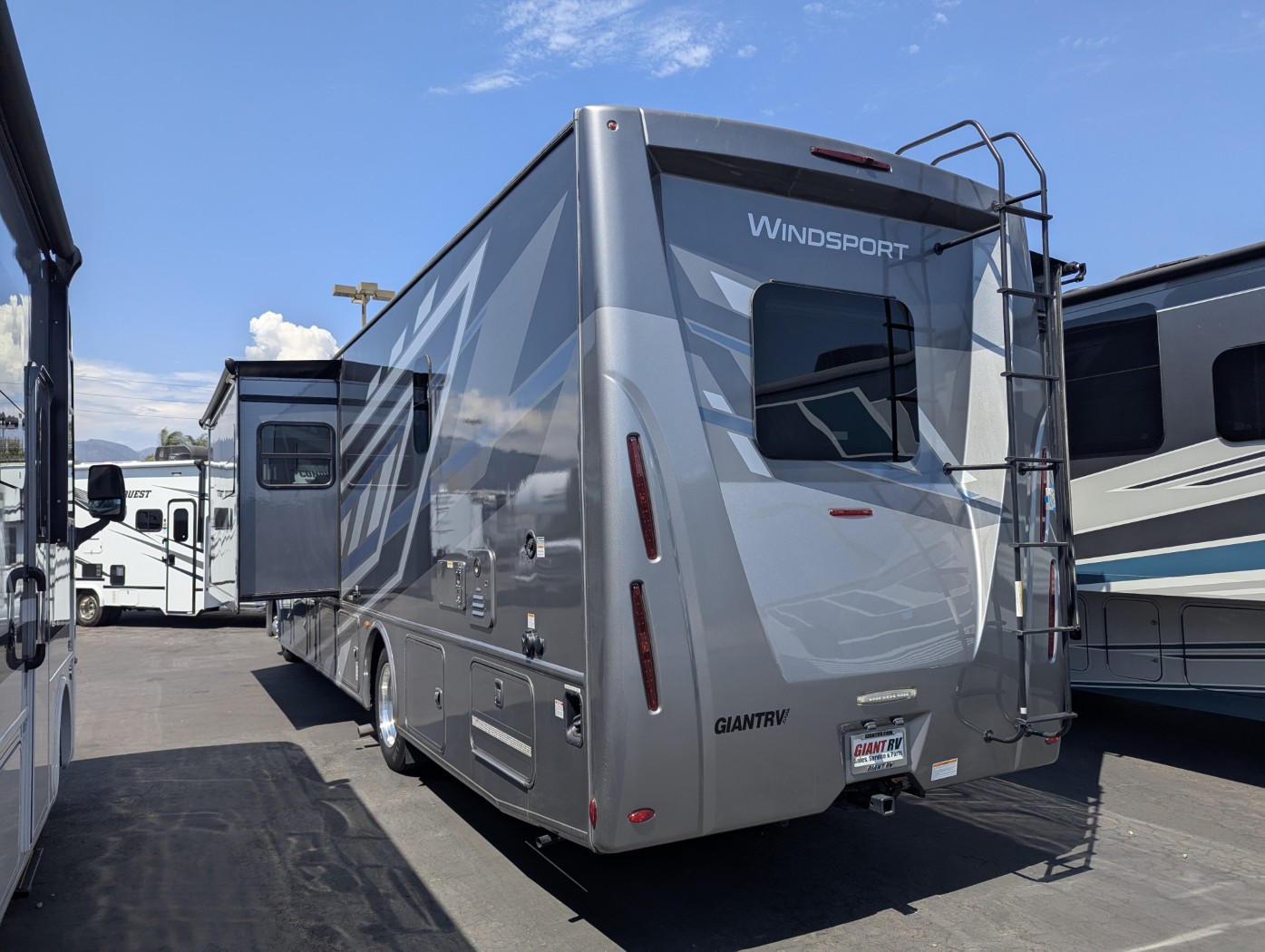 2025 Thor Motor Coach Windsport 35R - Image 3