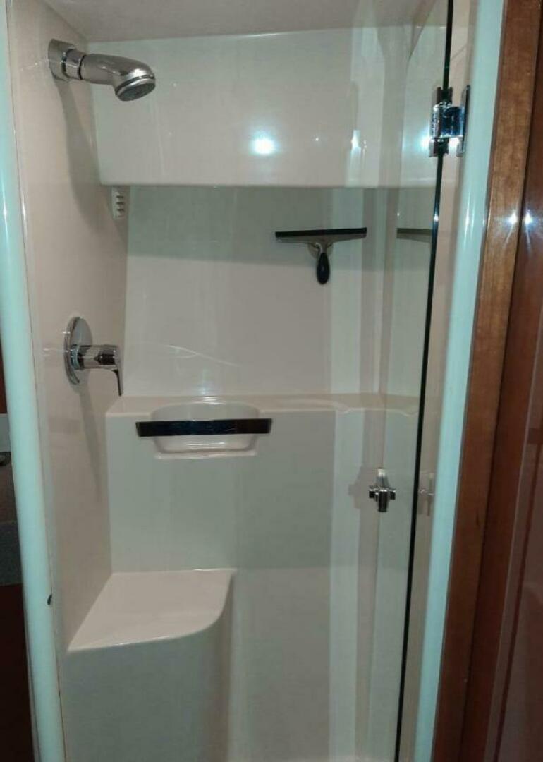 2009 Riviera 47 Enclosed Flybridge Series II - Image 25