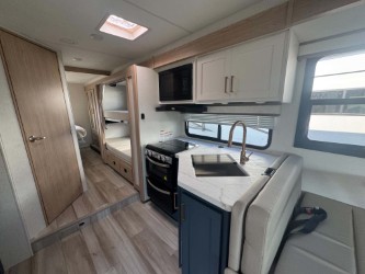 2027 THOR MOTOR COACH MAGNITUDE GA31 - Image 18