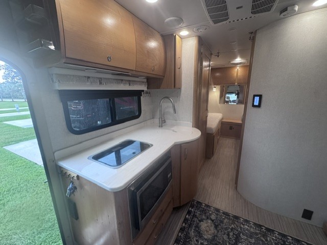 2018 TIFFIN WAYFARER 24TW - Image 8