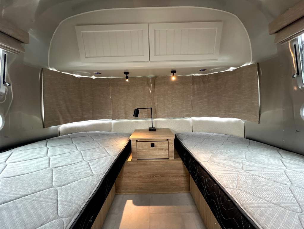 2024 AIRSTREAM POTTERY BARN 28RBT - Image 20