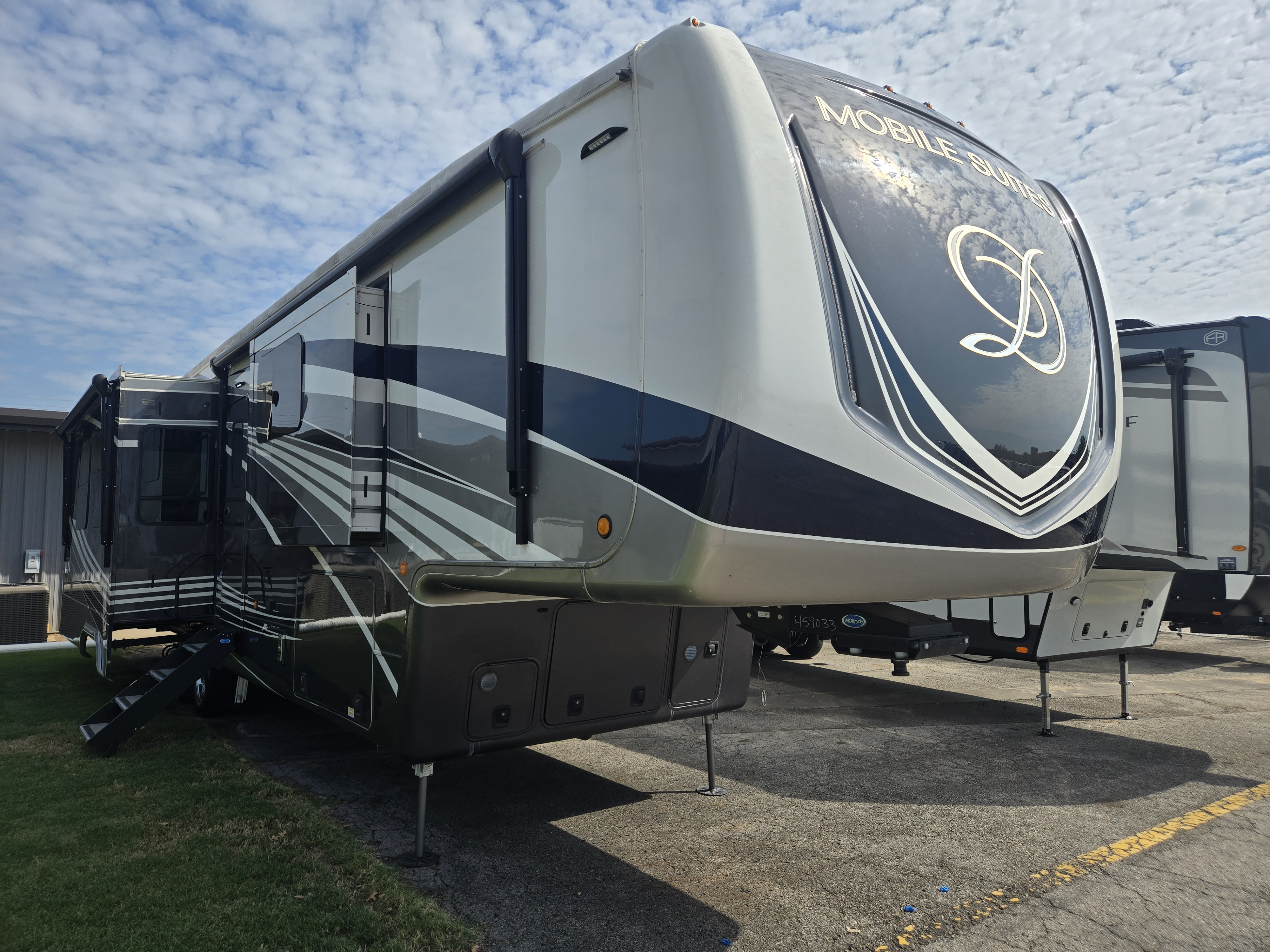 2021 DRV Mobile Suites 41RKDB - Image 1