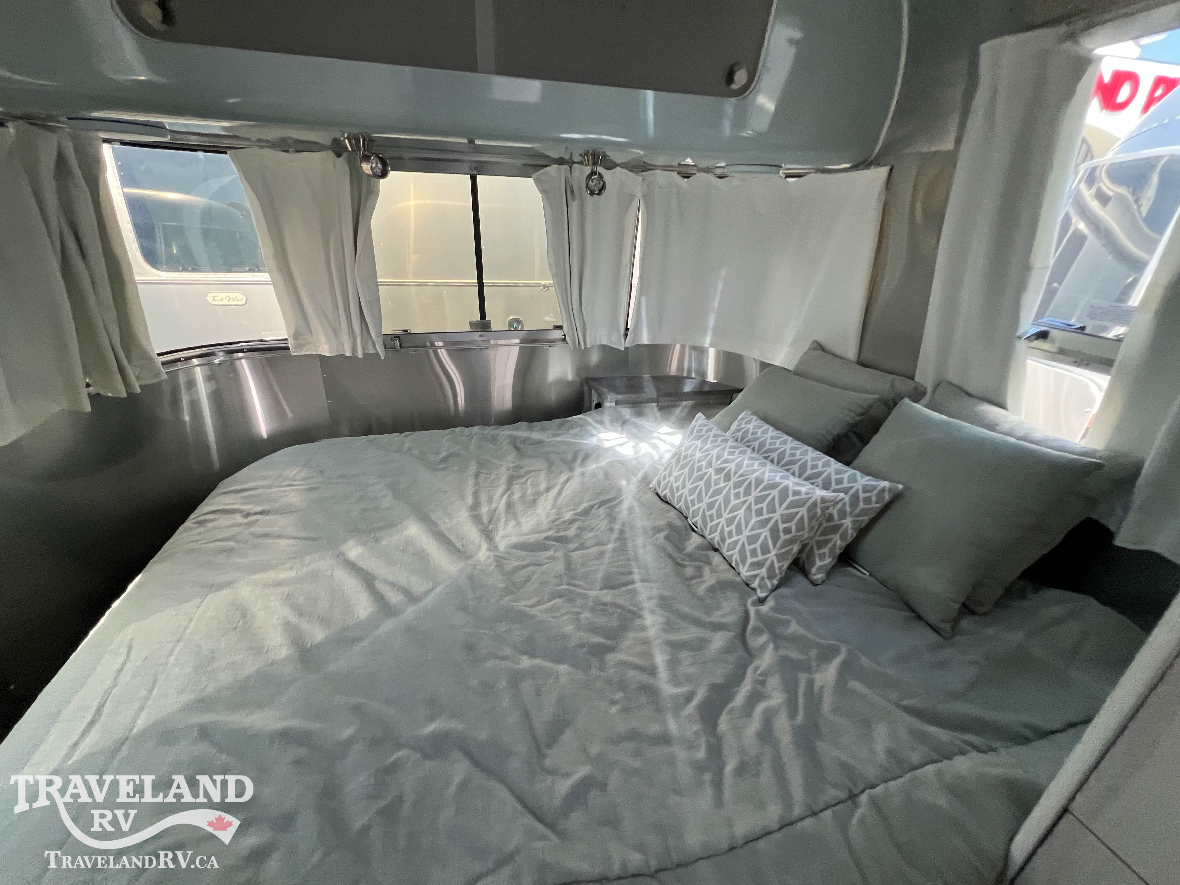 2023 AIRSTREAM 23FB INTERNATIONAL - Image 8