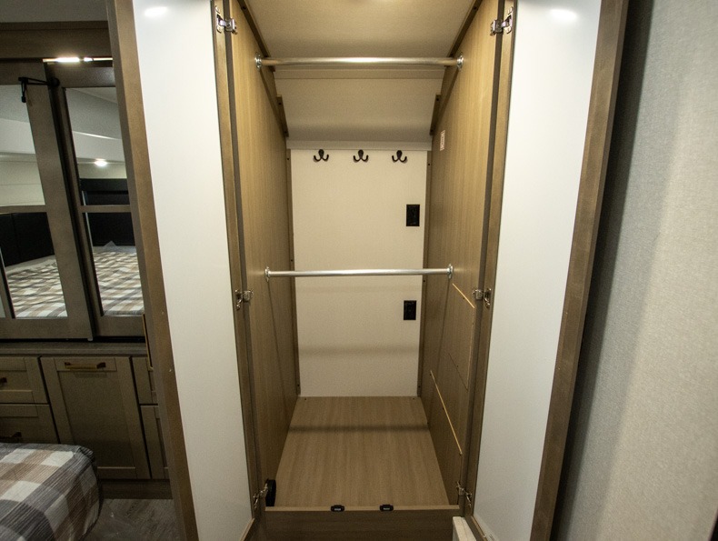 2026 Jayco Eagle 321RSTS - Image 24