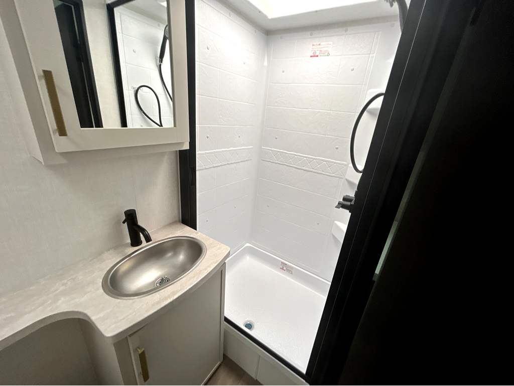 2027 VENTURE RV STRATUS 231VRK - Image 23