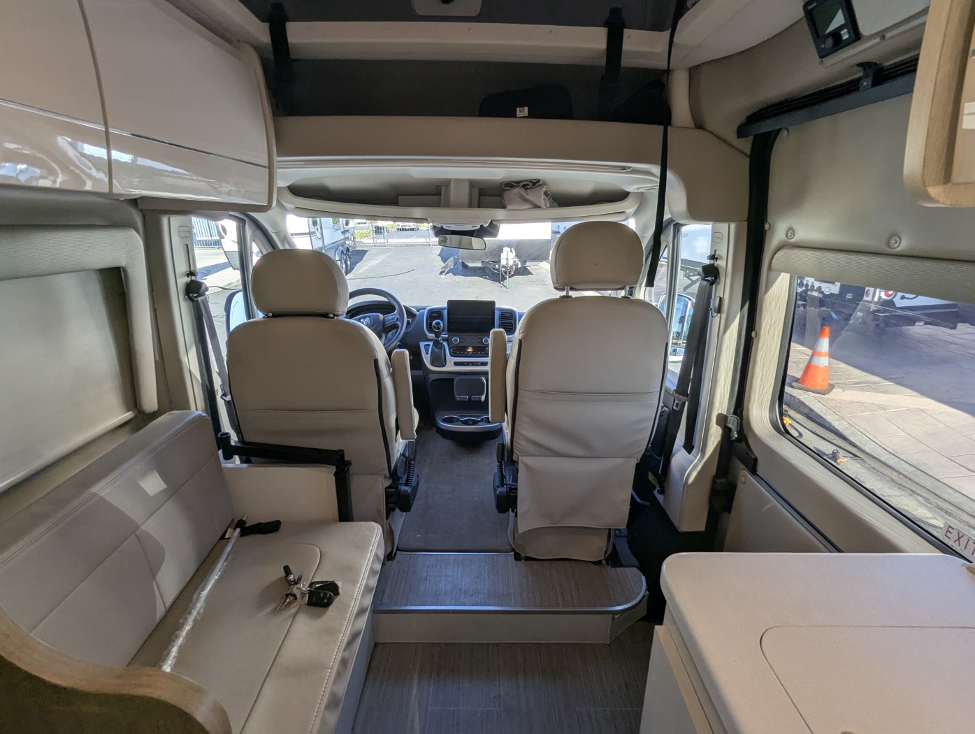 2022 Thor Motor Coach Tellaro 20J - Image 30