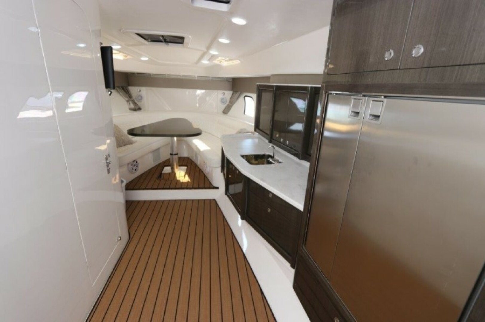 2019 Intrepid 475 Sport Yacht - Image 35