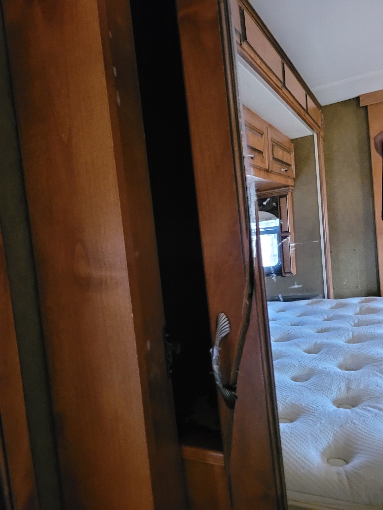 2012 Monaco RV Knight 40PDQ - Image 22