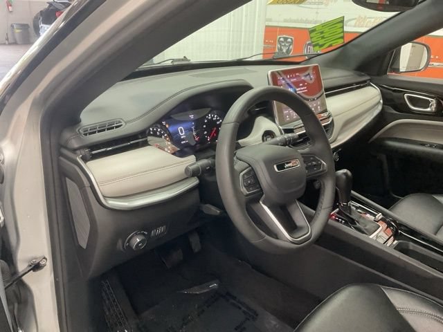 2025 Jeep Compass Limited 4x4 - Image 12