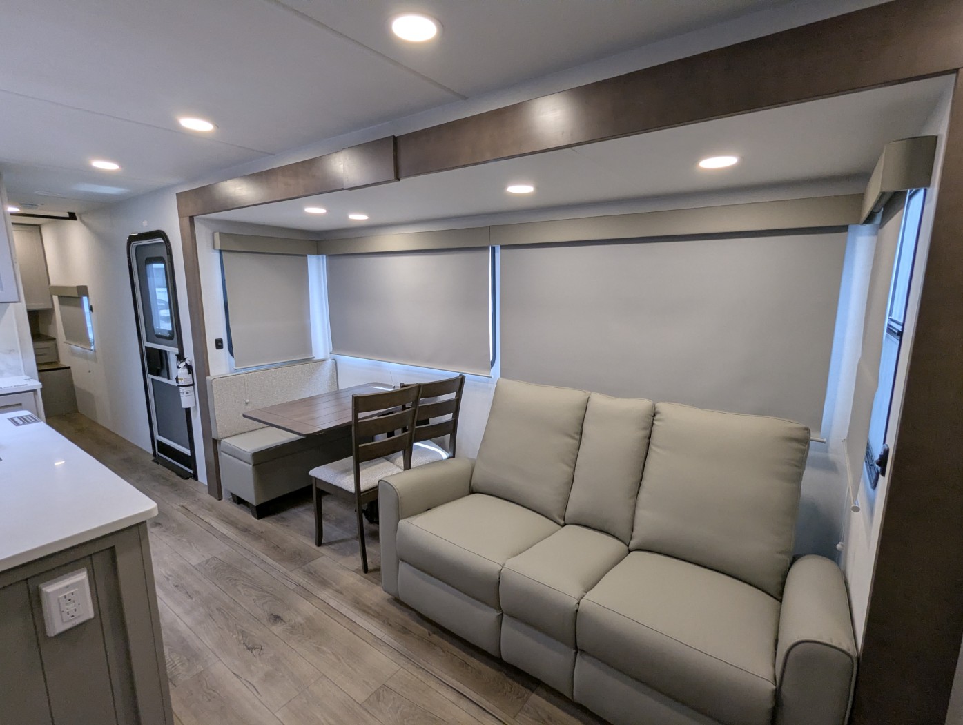 2026 Alliance RV Avenue 298RL - Image 18