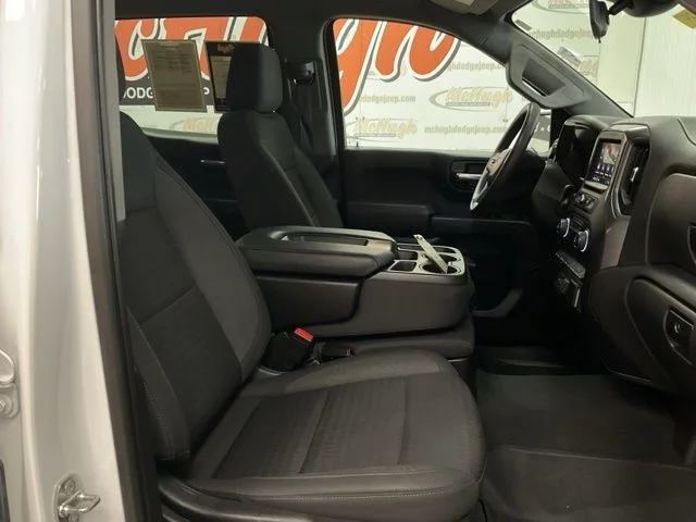 2022 Chevrolet Silverado 1500 Crew Cab Custom Trail Boss 4WD - Image 24