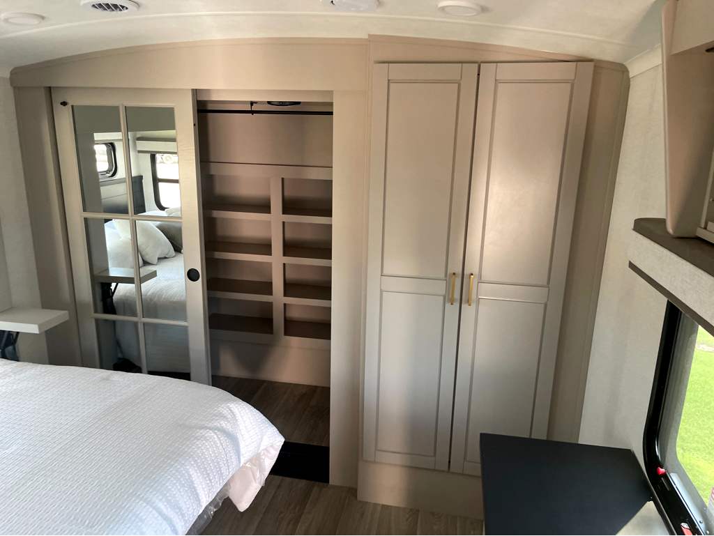 2027 JAYCO NORTH POINT 375TBDB - Image 32