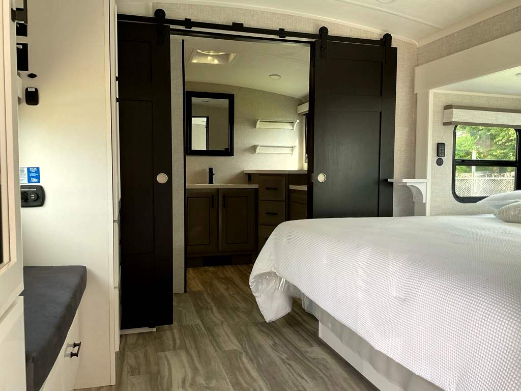 2025 JAYCO PINNACLE 38 FLGS - Image 11