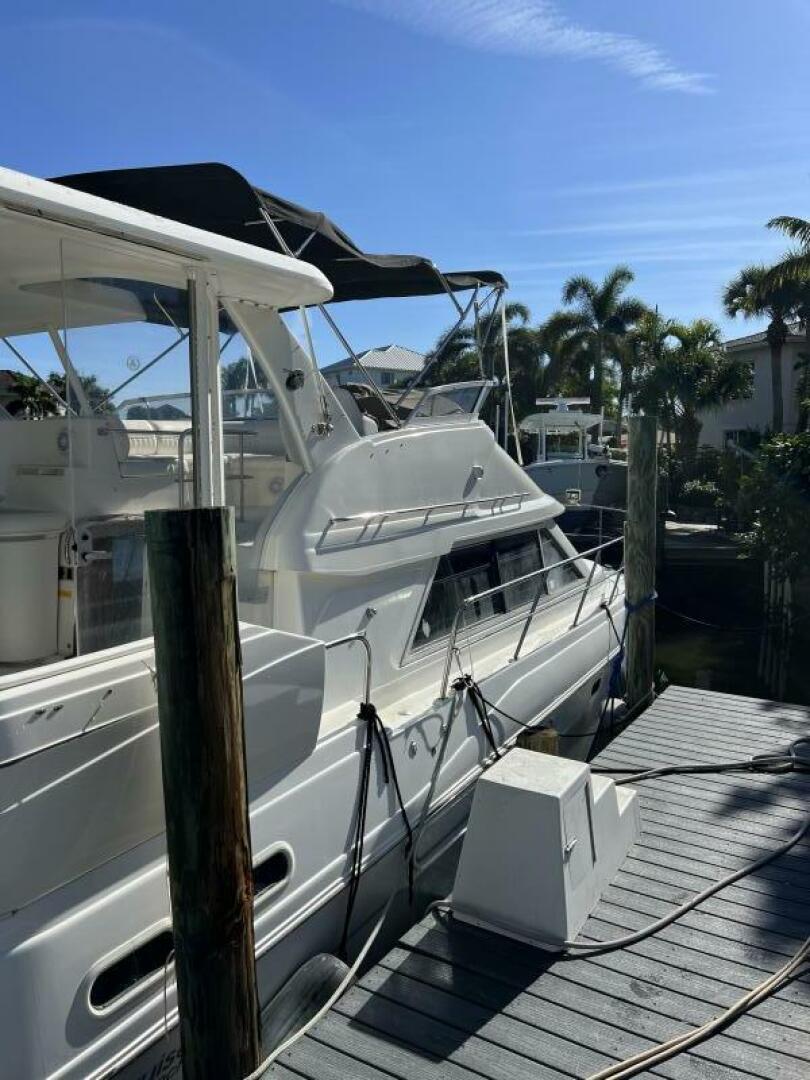 2004 Cruisers Yachts - Image 6