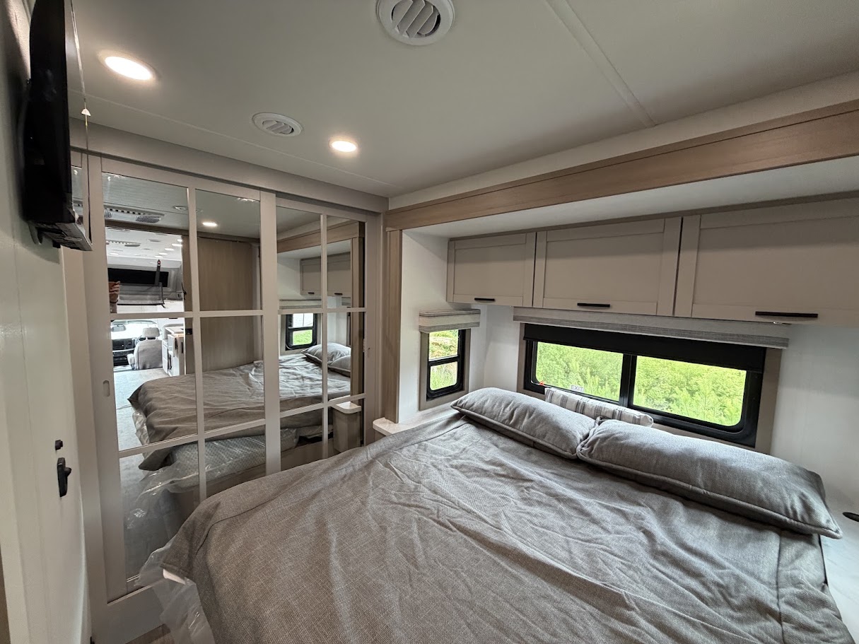 2027 JAYCO GREYHAWK XL 32U - Image 40