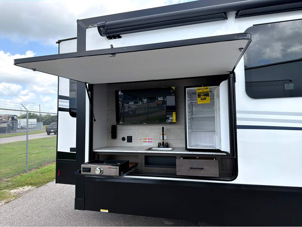 2027 VENTURE RV SPORTTREK 363VFR - Image 9