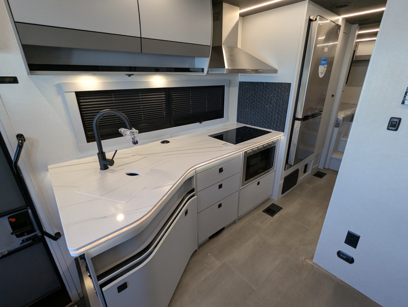 2026 Coachmen Euro 25TB - Image 13