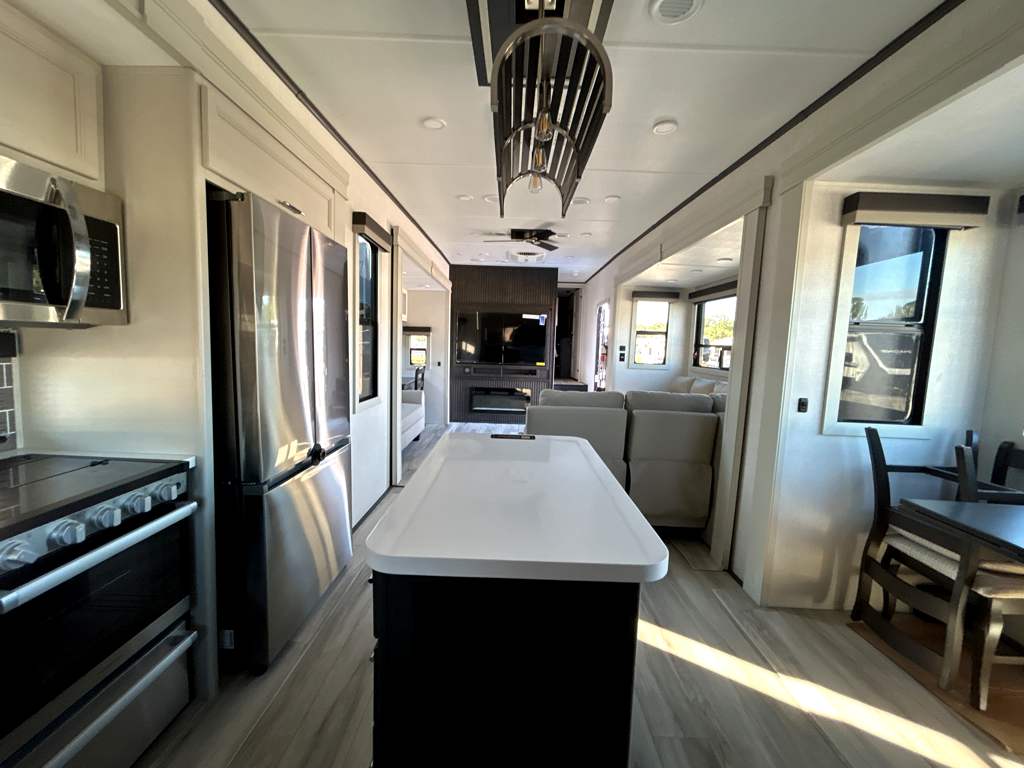2026 Keystone AVALANCHE 366LS - Image 30