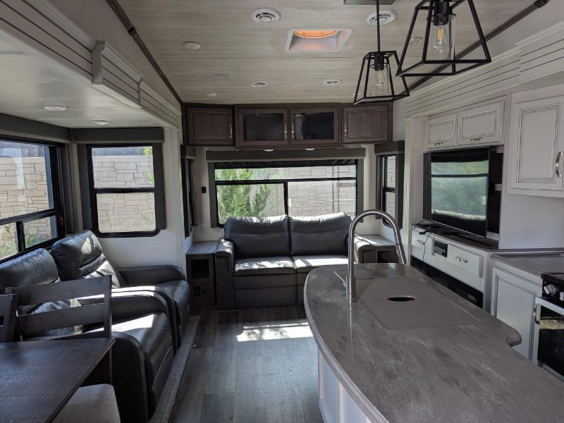 2023 Keystone Cougar East 316RLS - Image 3