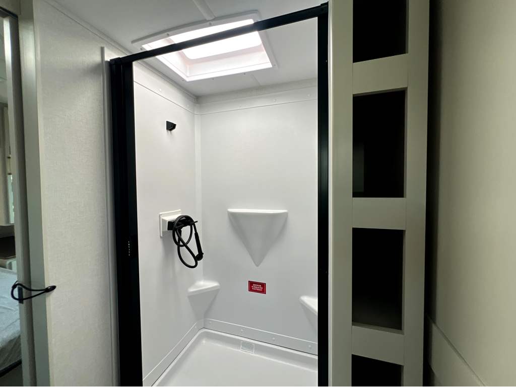 2027 GRAND DESIGN IMAGINE 23LDE - Image 18
