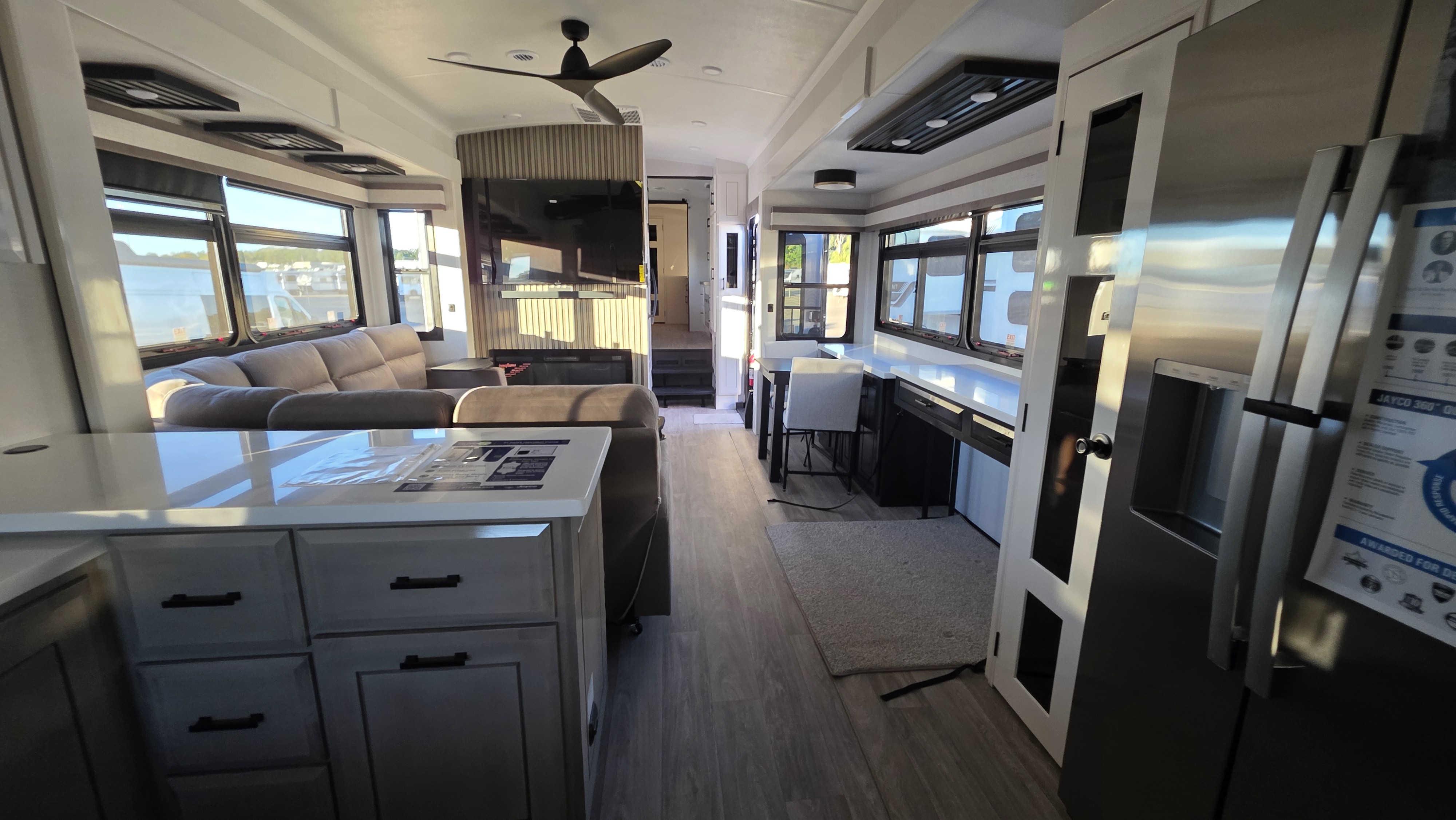 2027 JAYCO PINNACLE 38FBRK - Image 10