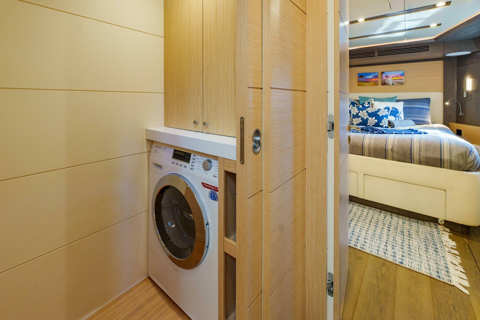 2020 Sirena 64 - Image 28