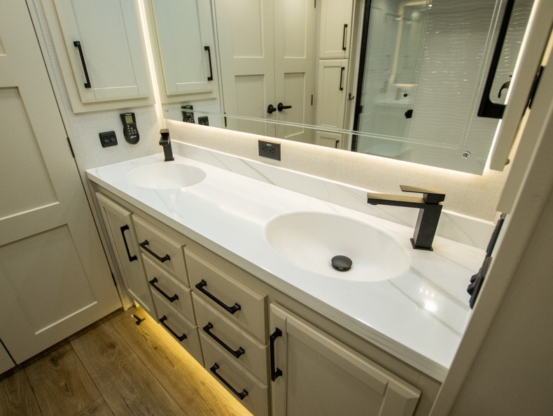 2026 Forest River RiverStone 43BFC - Image 21