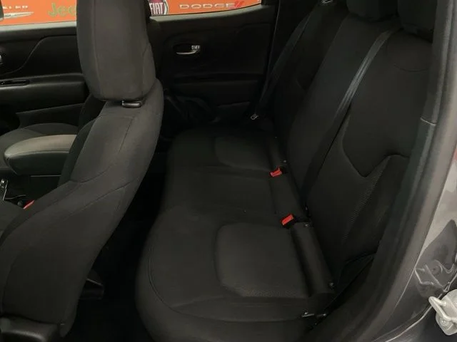 2023 Jeep Renegade Utility 4D Latitude 4WD - Image 21