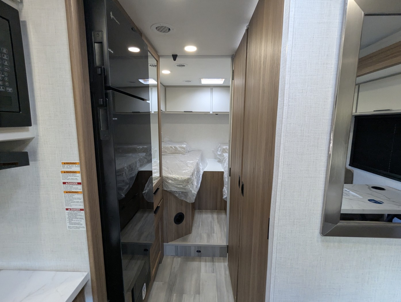2027 Thor Motor Coach Four Winds 25Z - Image 17