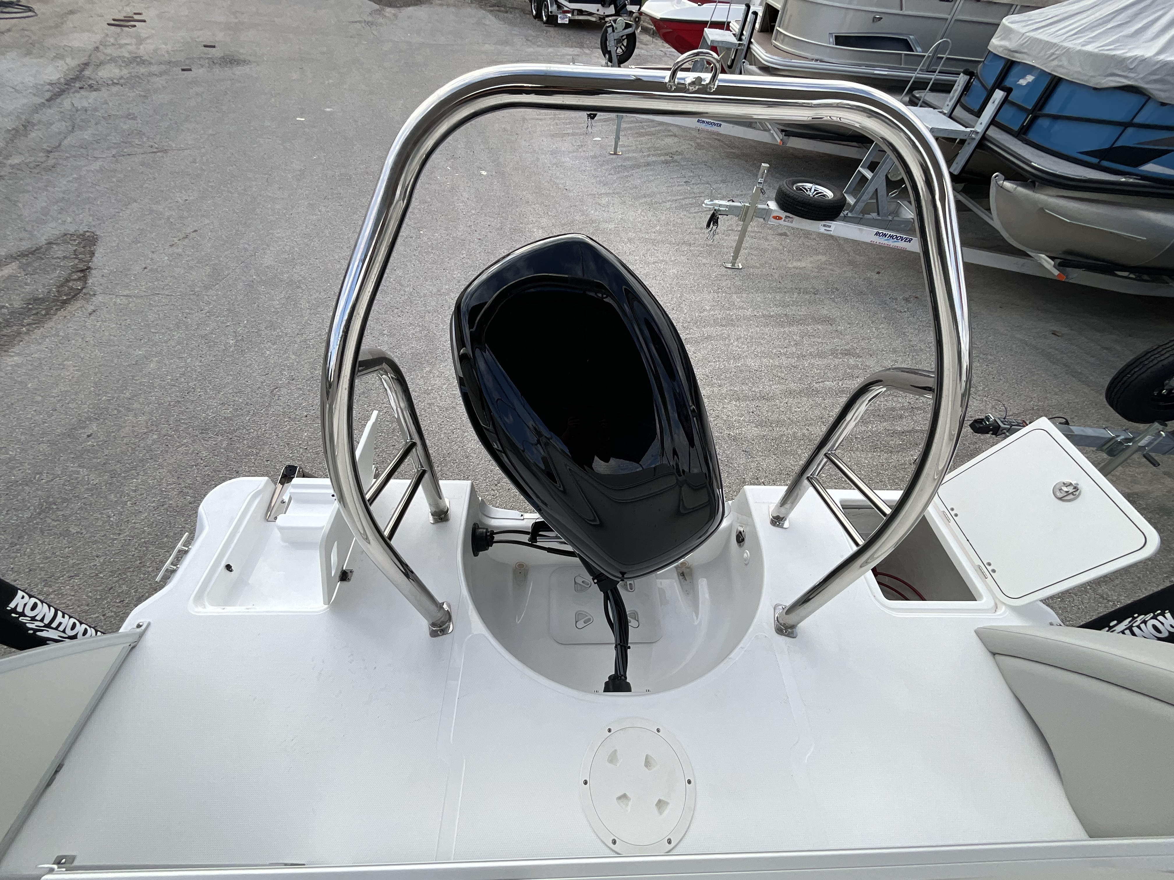 2027 Hurricane FunDeck 2360 REF - Image 8