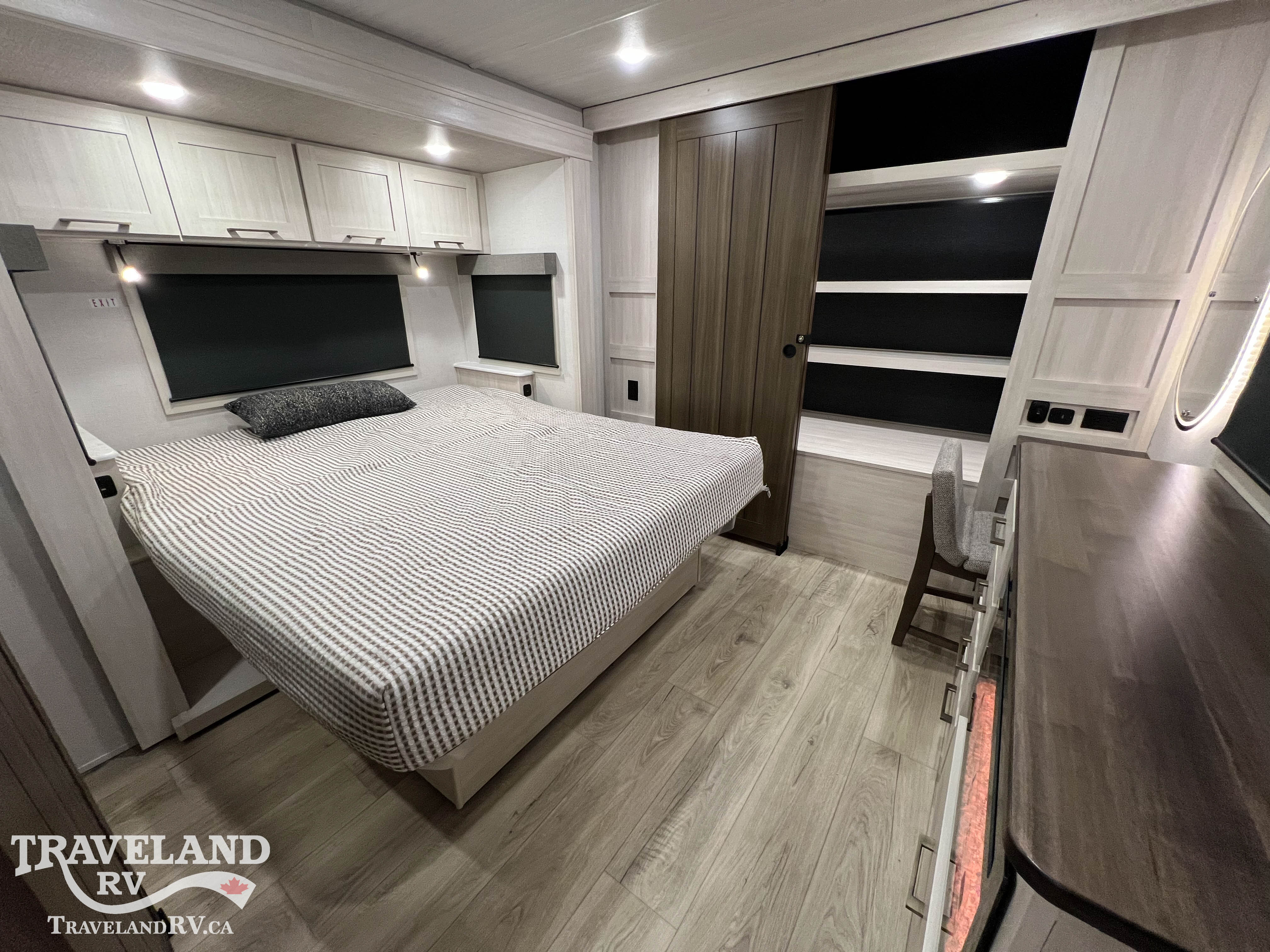 2026 Forest River Grand Surveyor 305RLBS - Image 29