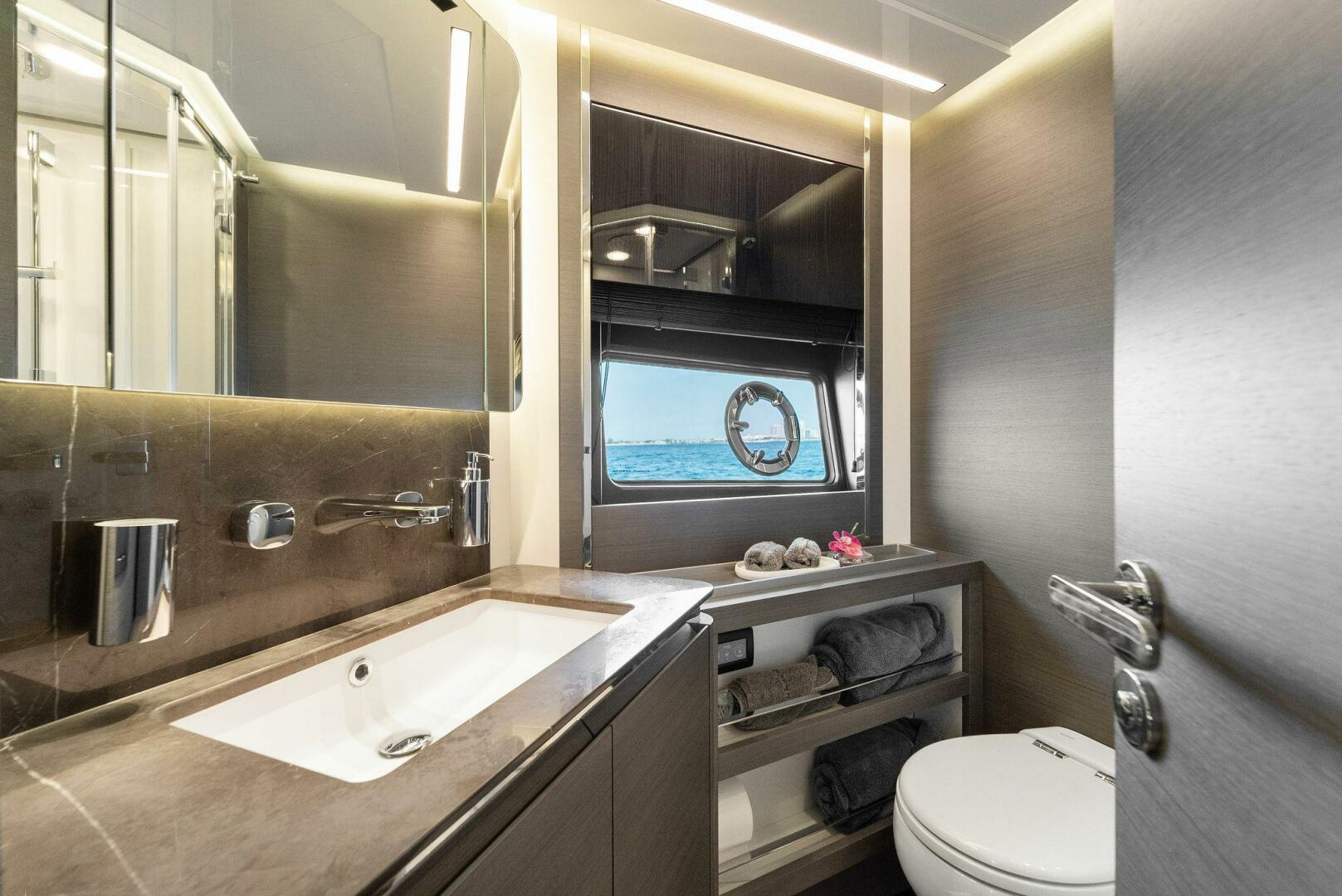 2022 Azimut S8 - Image 44