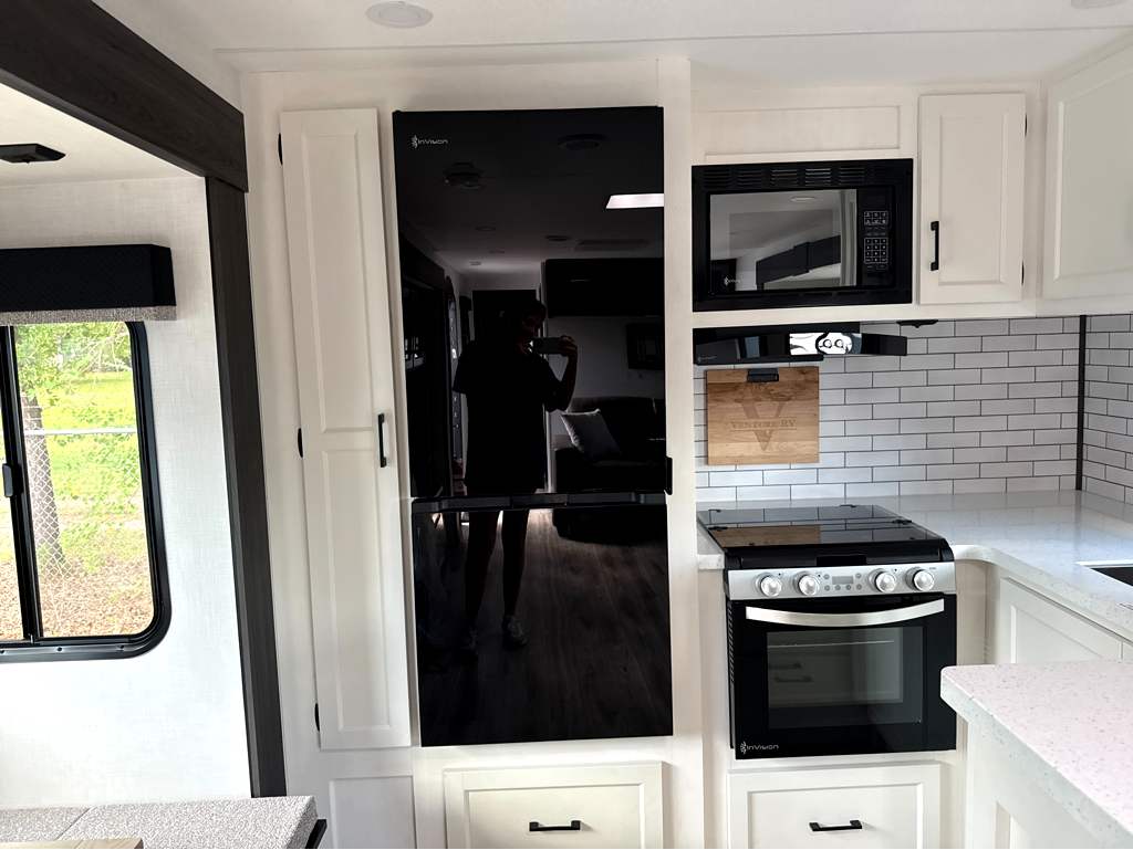 2027 VENTURE RV SPORTTREK 336VRK - Image 17