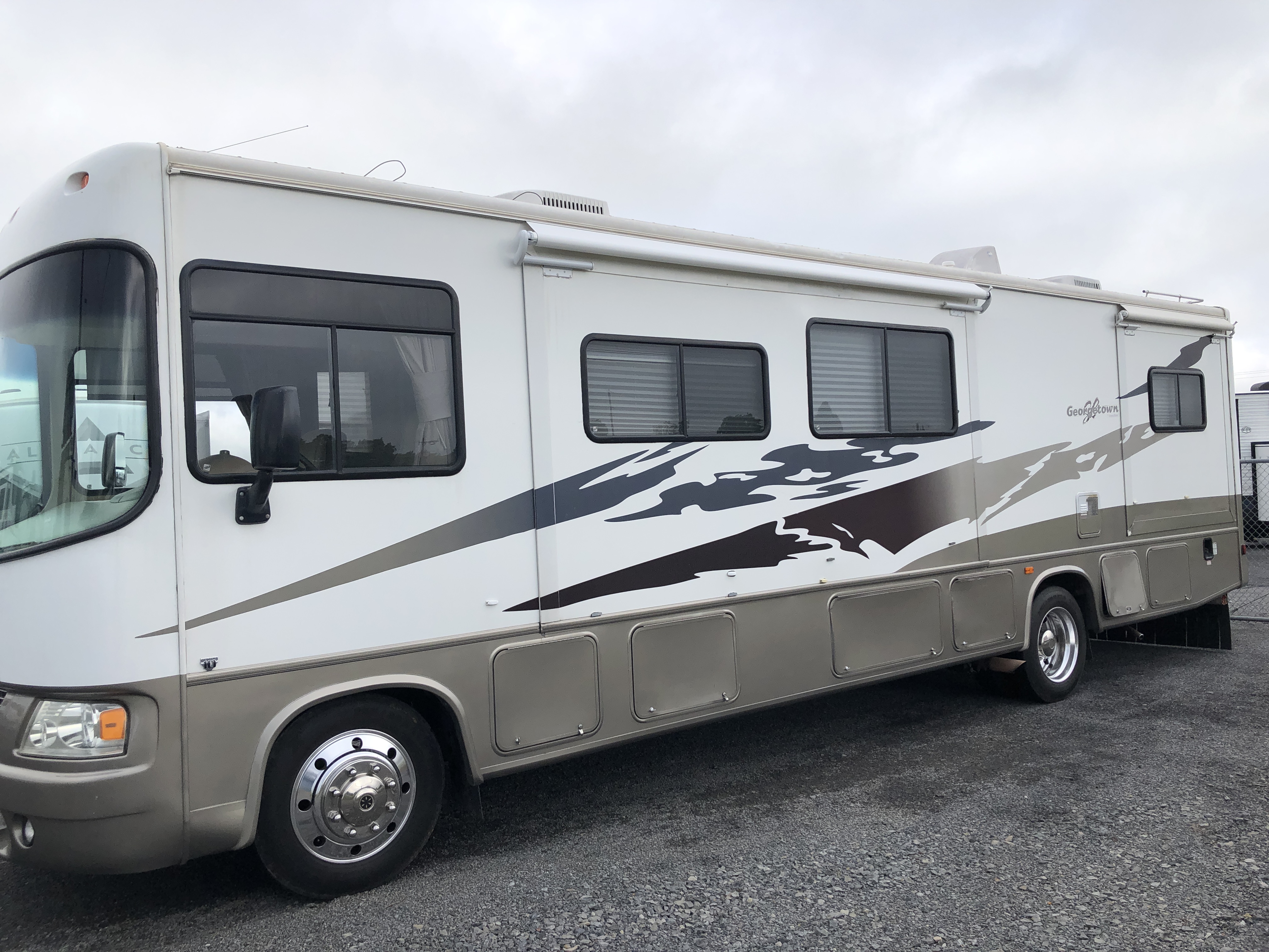 2006 Forest River 340 - Image 4