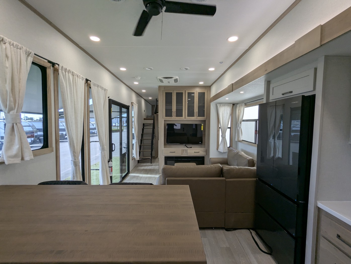2027 Forest River Sierra Destination 422FKL - Image 22