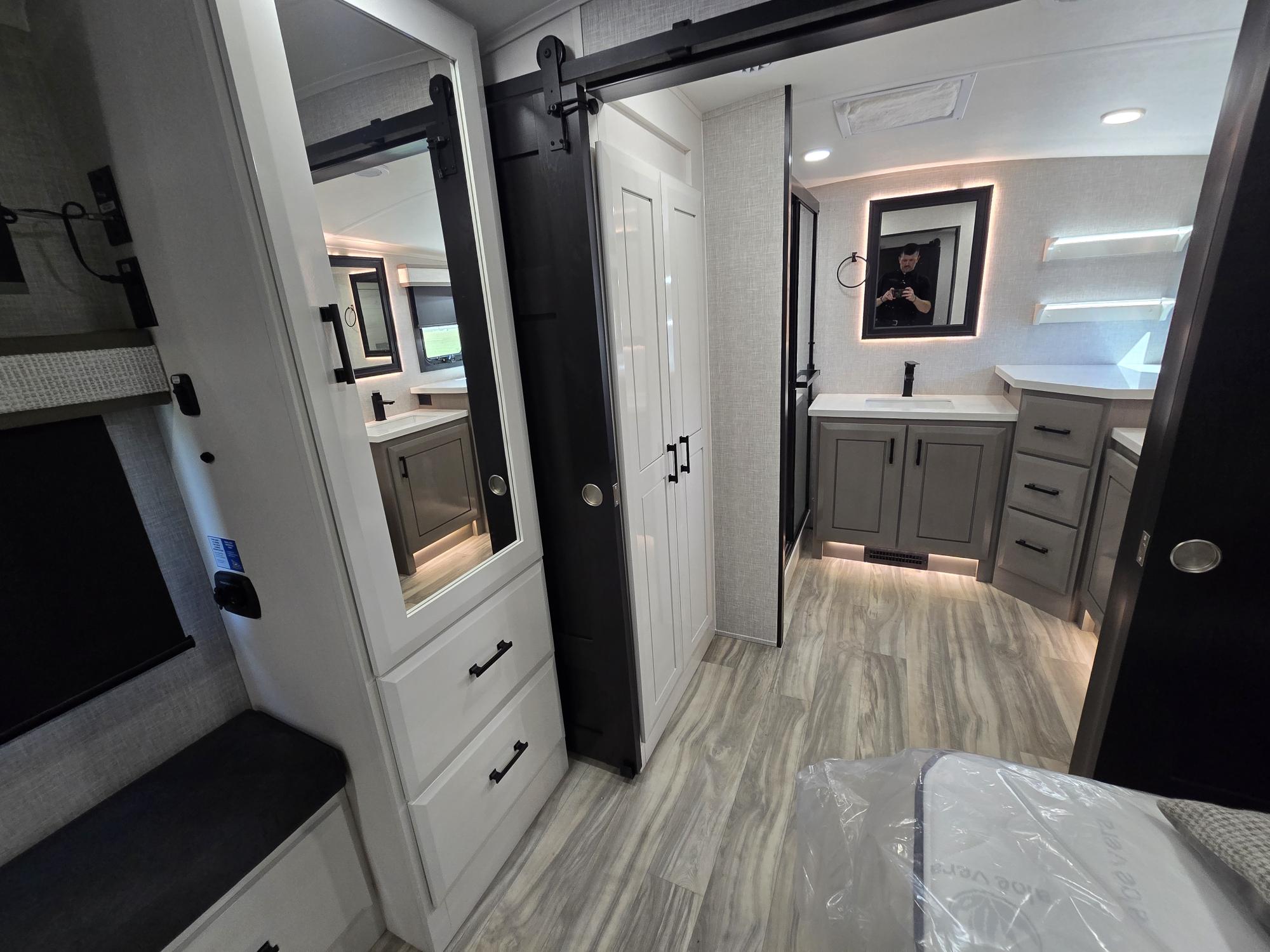 2025 JAYCO PINNACLE 38FLGS - Image 8