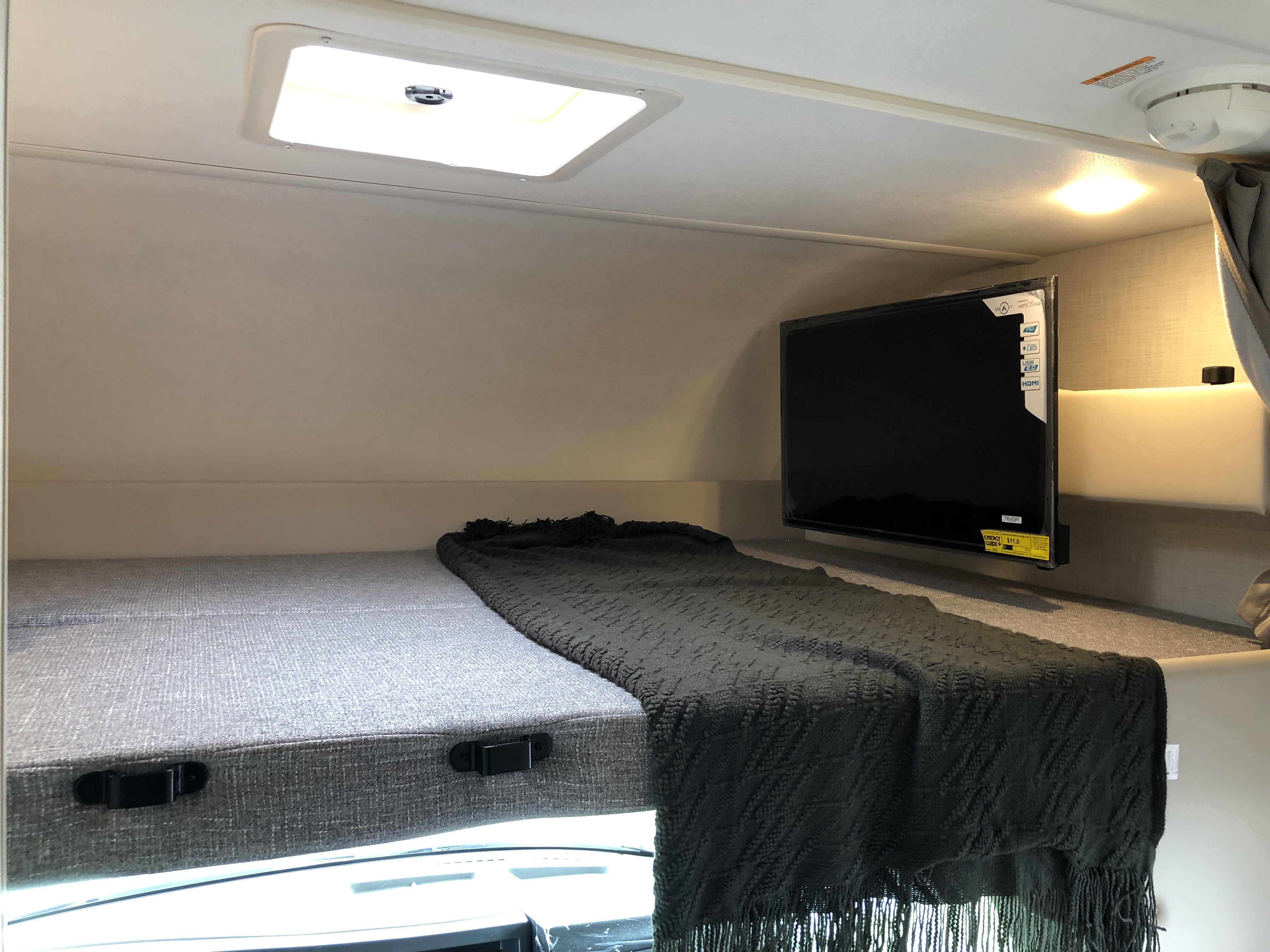 2026 Thor Motor Coach Quantum LC19 - Image 15