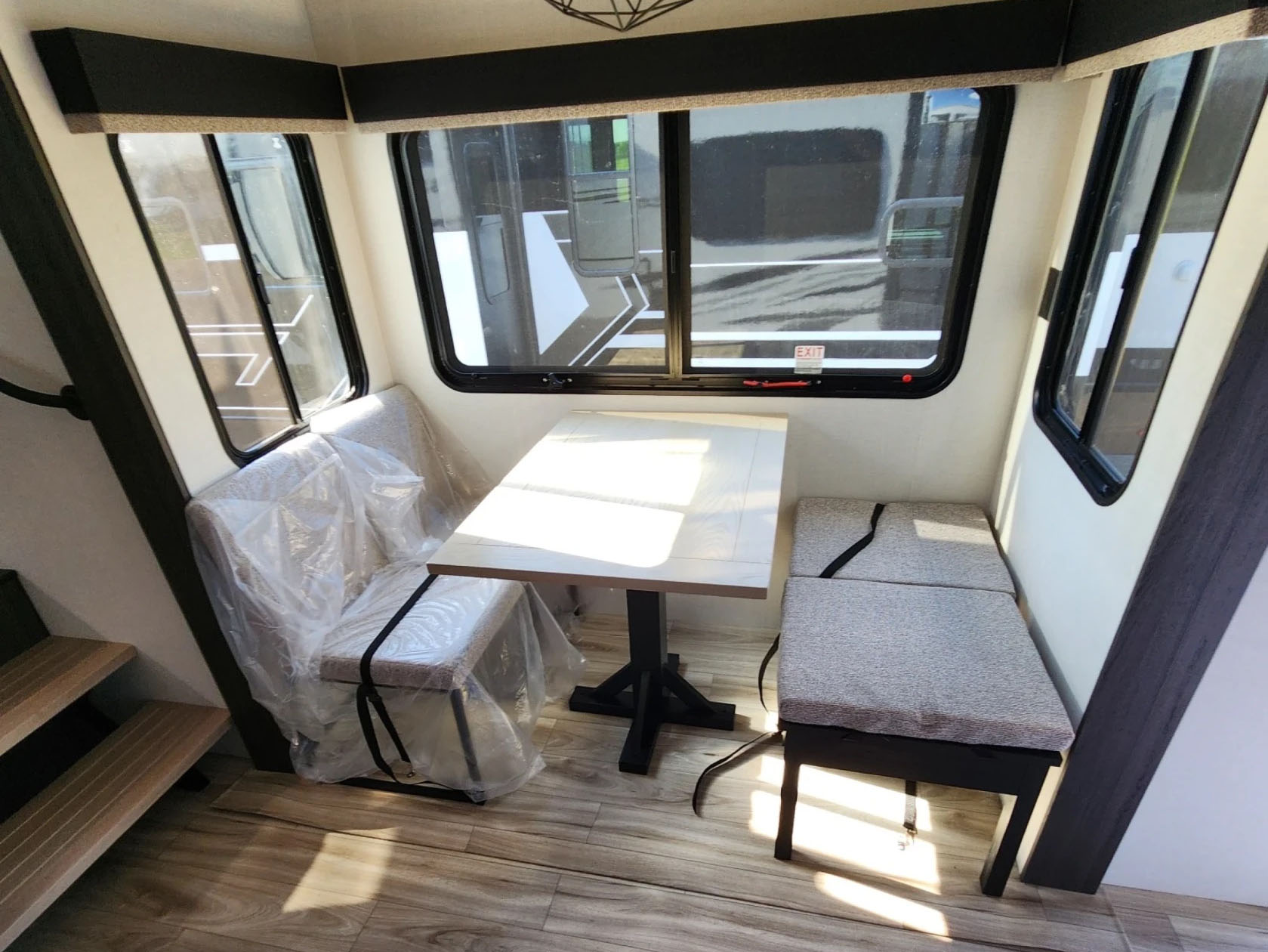 2026 VENTURE RV SPORTTREK 365VFL - Image 28