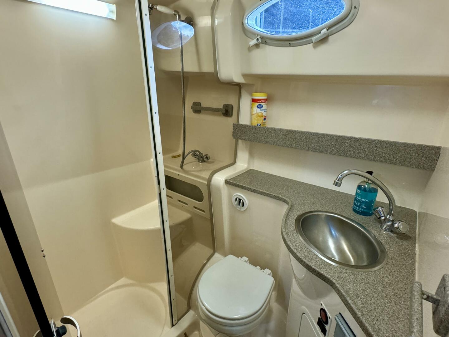 2004 Rinker 342 Fiesta Vee - Image 70