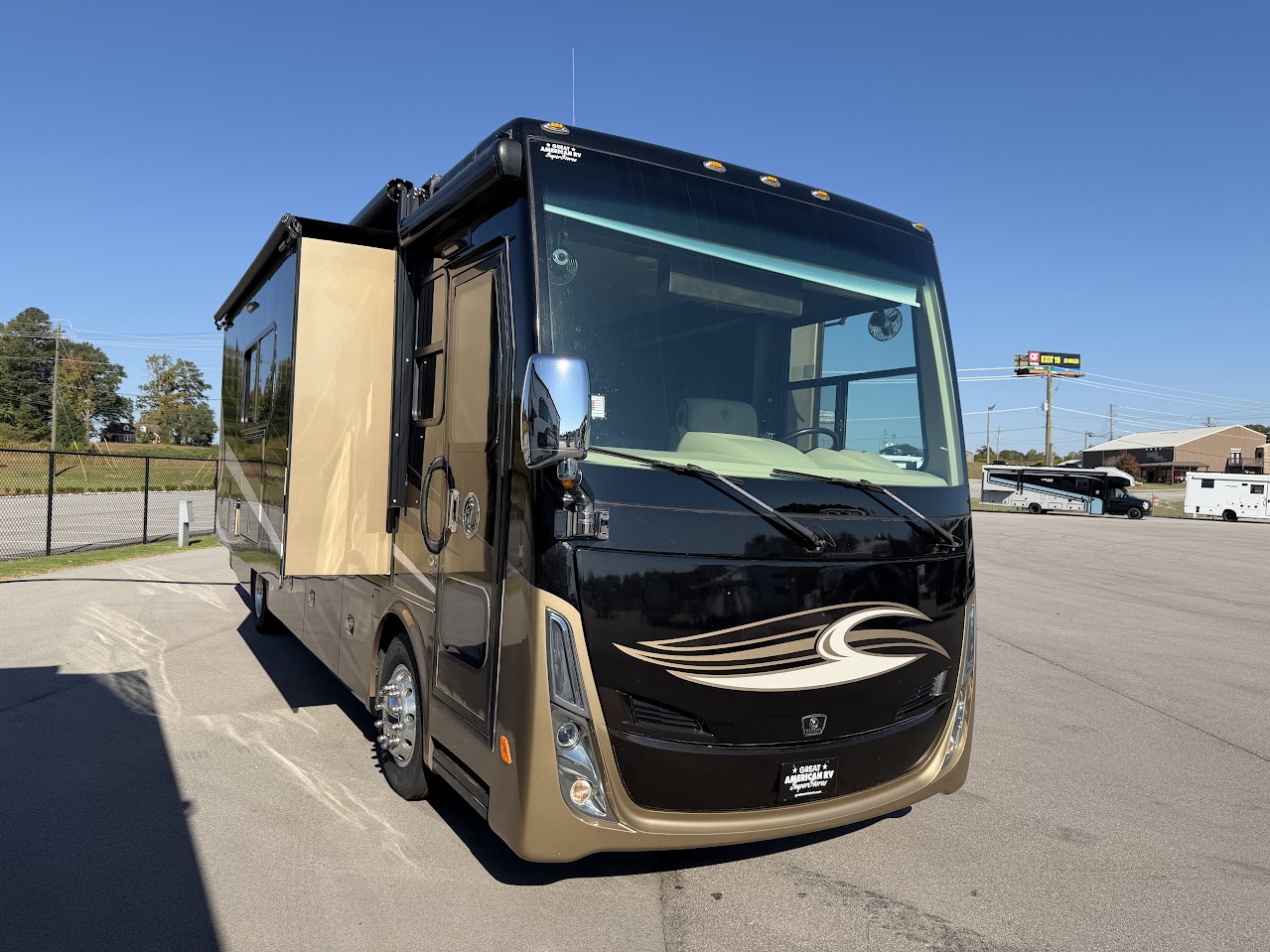 2017 TIFFIN ALLEGRO BREEZE 32BR - Image 1