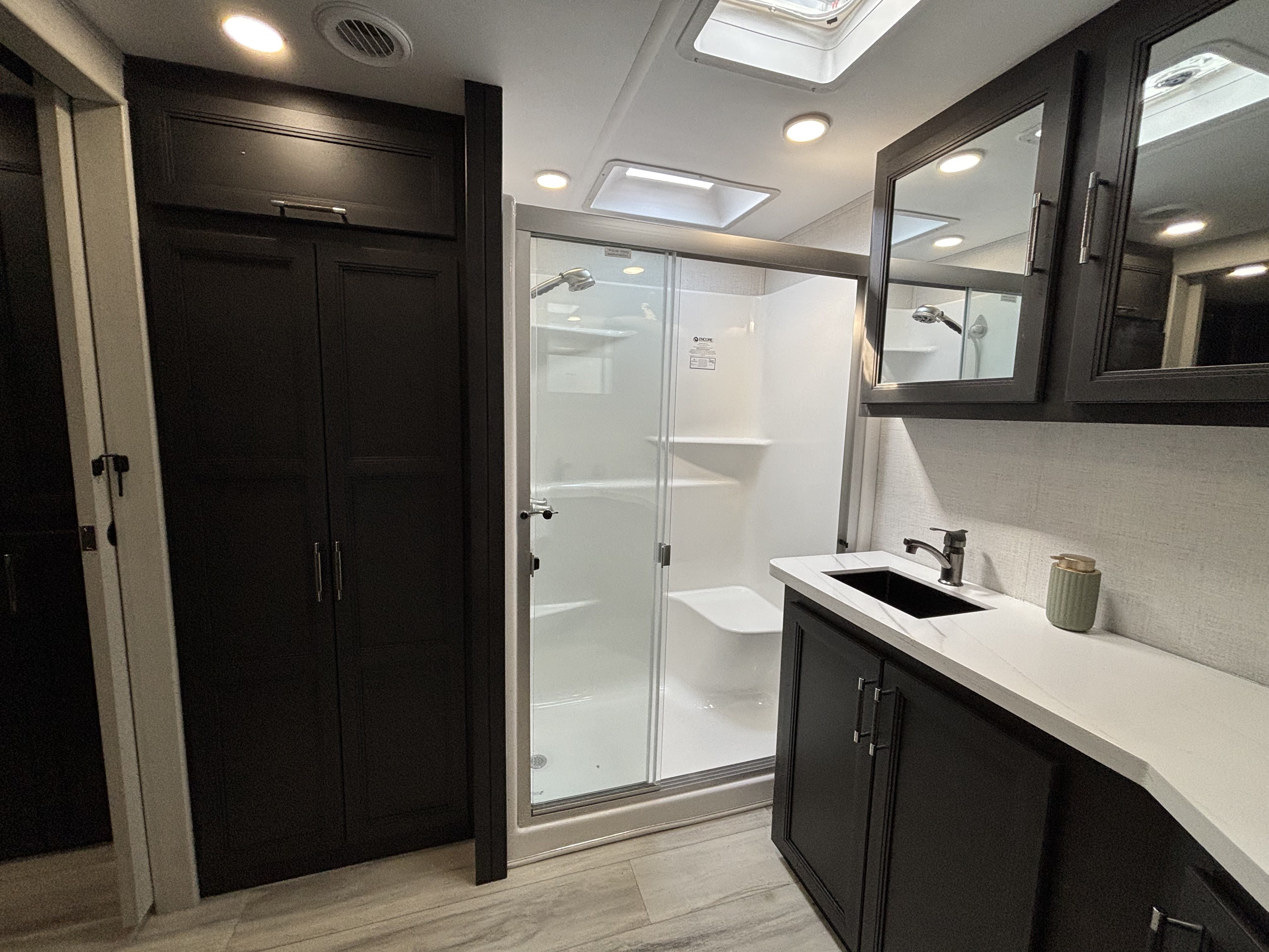 2025 Keystone Alpine 3700FL - Image 21