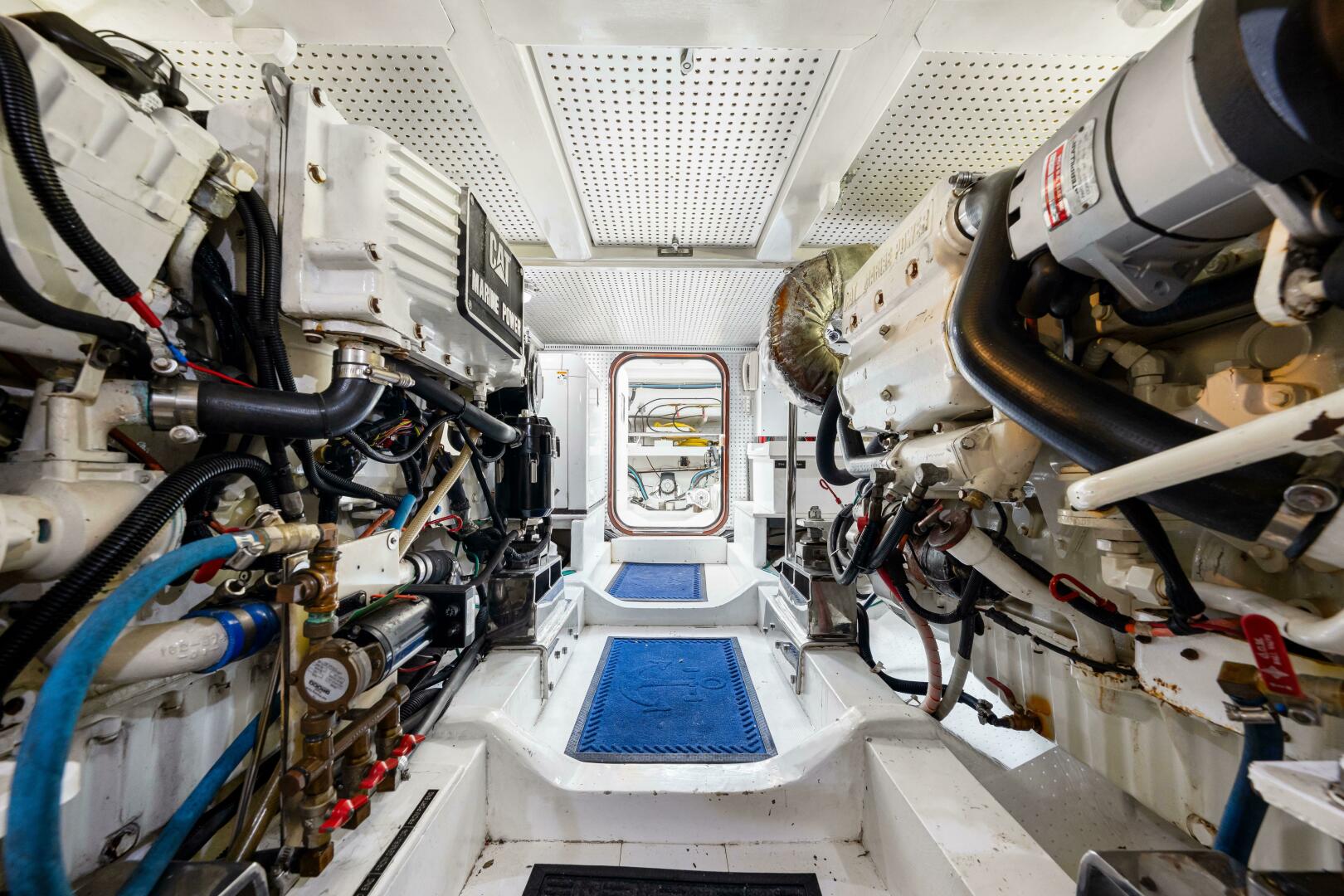 2007 Hampton 558 Pilothouse - Image 12